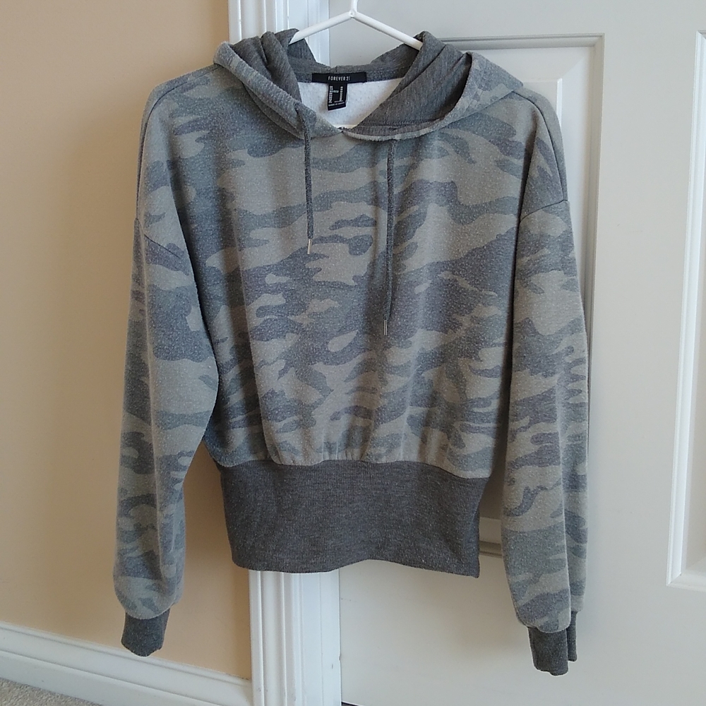 FOREVER 21 Hoodie Grey Camo Size M